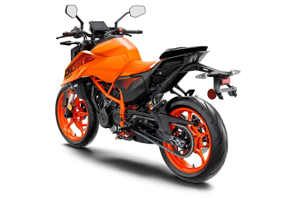 THE BRAND NEW 2024 SINGLE-CYLINDER KTM DUKE LINE-UP ROARS TO LIFE 