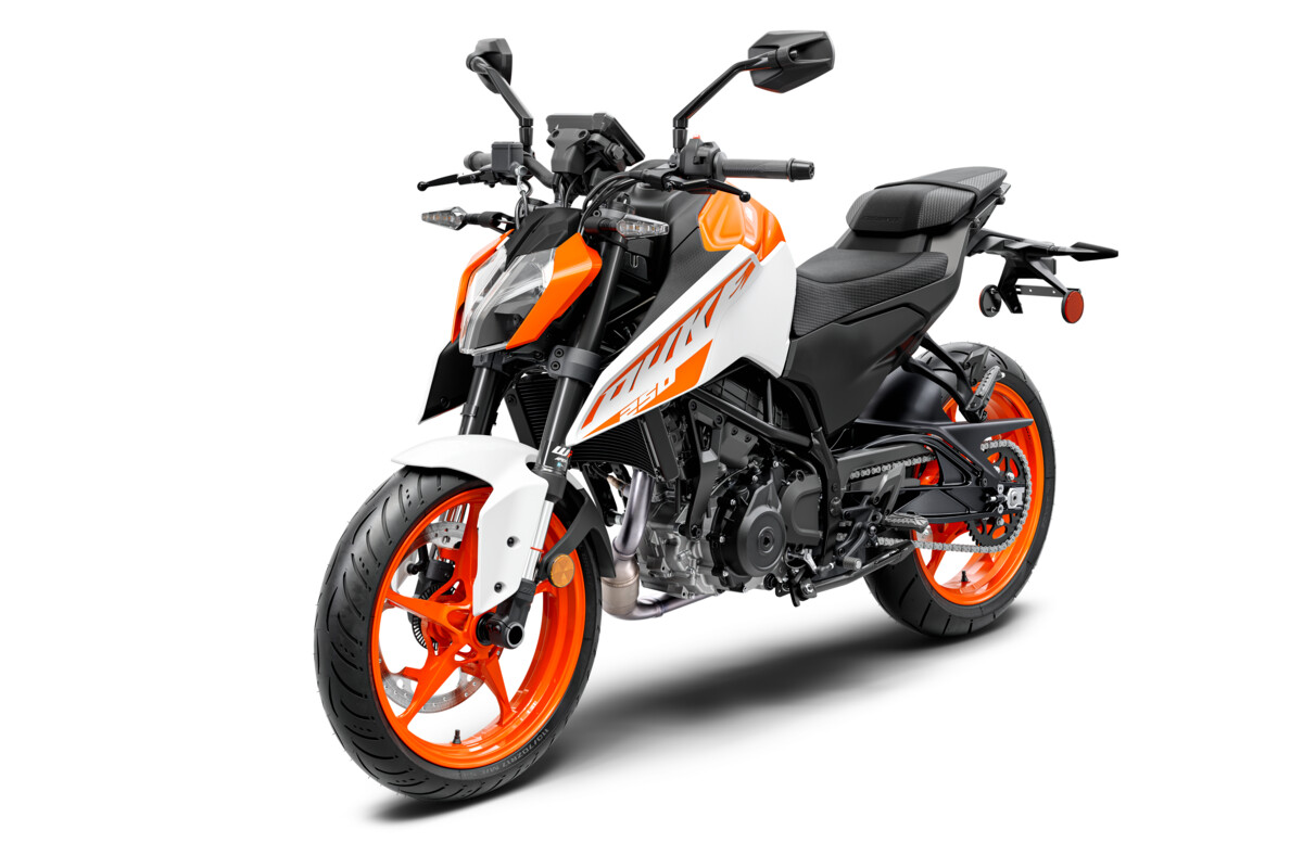 THE BRAND NEW 2024 SINGLE-CYLINDER KTM DUKE LINE-UP ROARS TO LIFE 