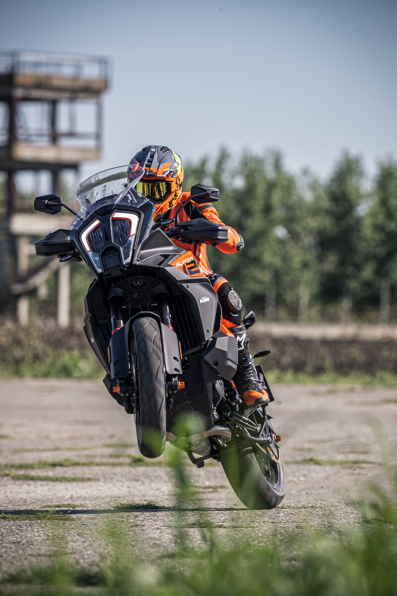 2024 KTM 1290 SUPER ADVENTURE Range