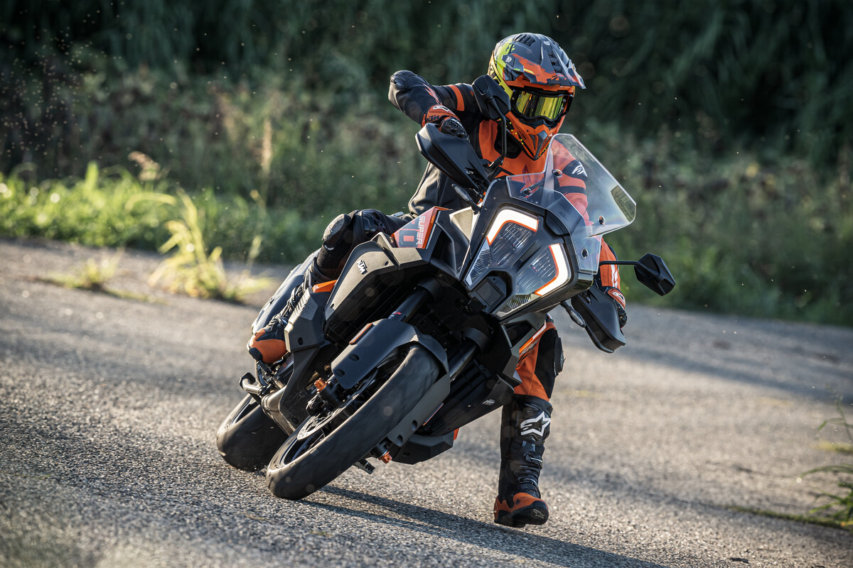 2024 KTM 1290 SUPER ADVENTURE Range