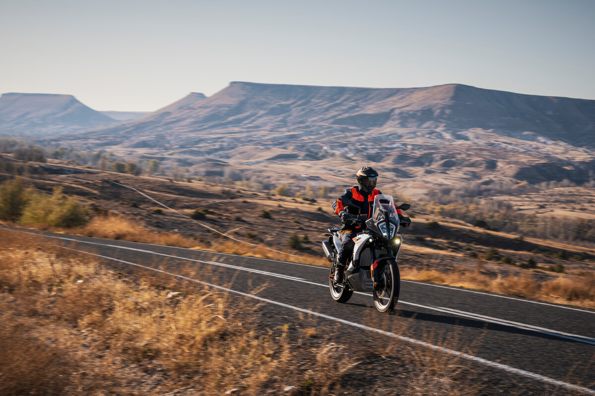 2024 KTM 790 ADVENTURE