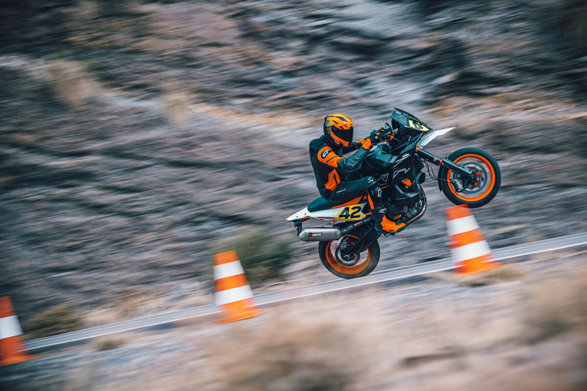 2024 KTM 890 SMT