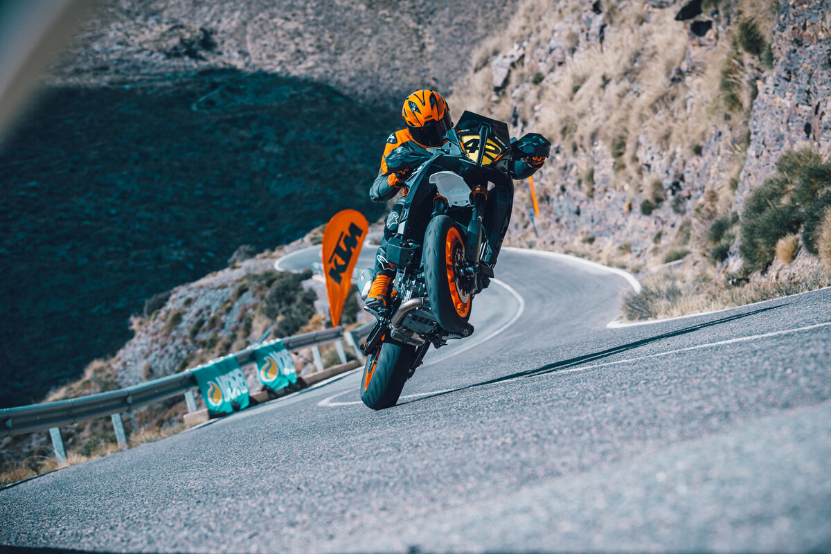 2024 KTM 890 SMT