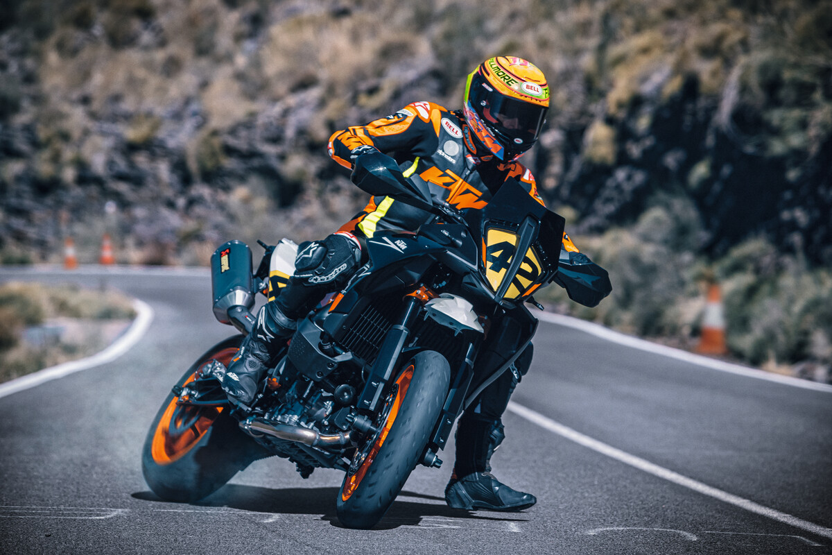 2024 KTM 890 SMT