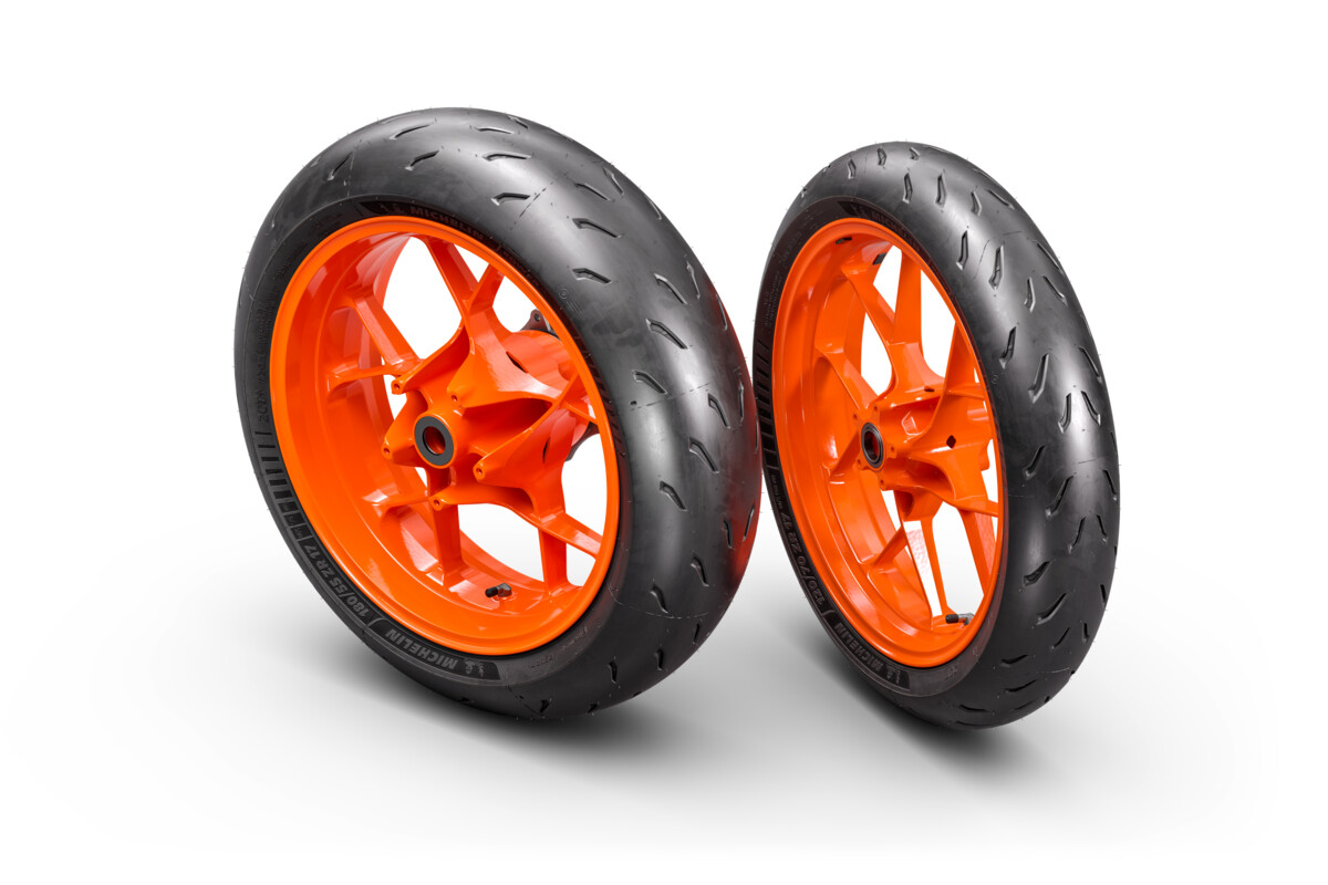2024 KTM 890 SMT