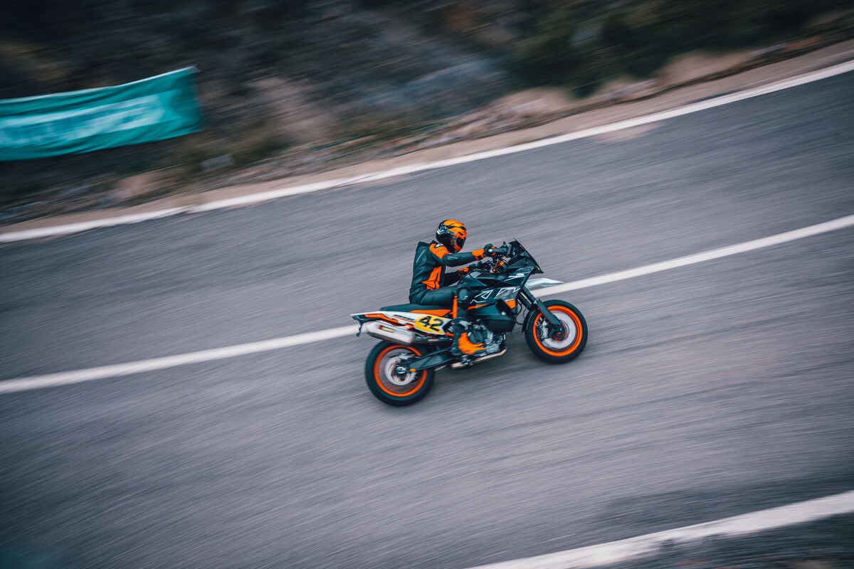 2024 KTM 890 SMT