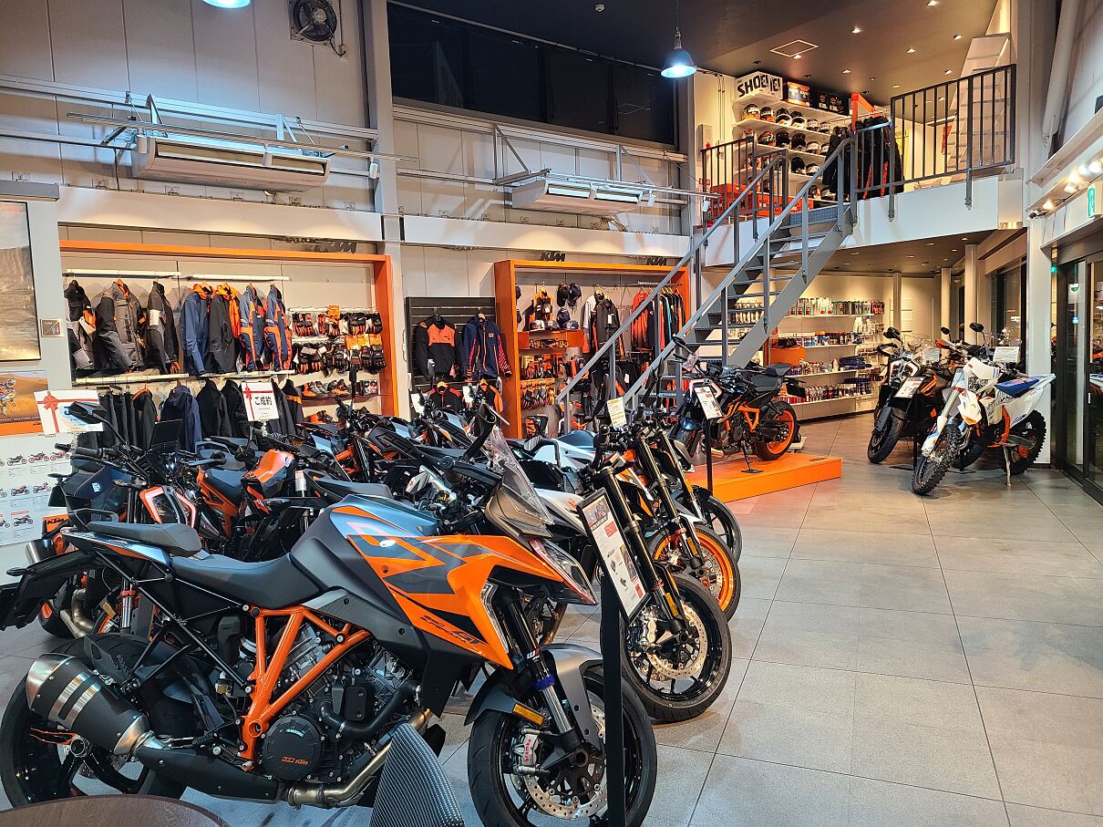 RIDING SKETCH HIROSAKI 店内