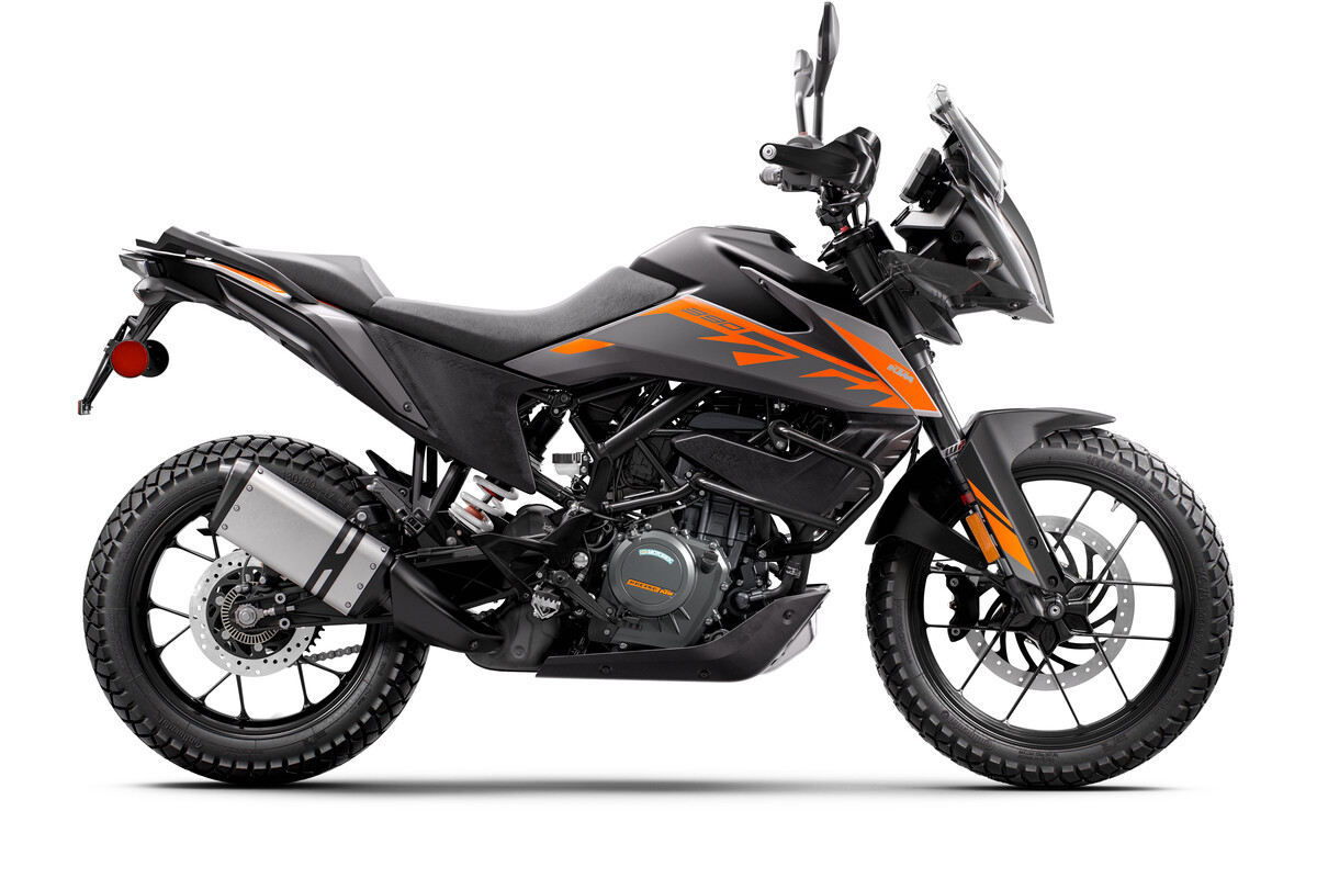 427390_417272_MY22_KTM_390_ADVENTURE_BLACK_NA_90-Right_USA