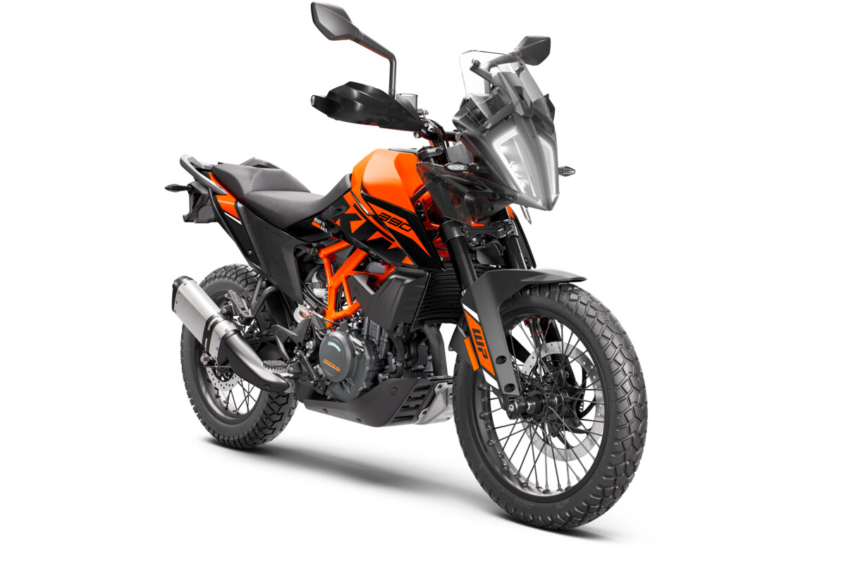 491757_390_ADVENTURE_SPOKED_WHEELS_EU_MY23_Front-Right_EU_ Global