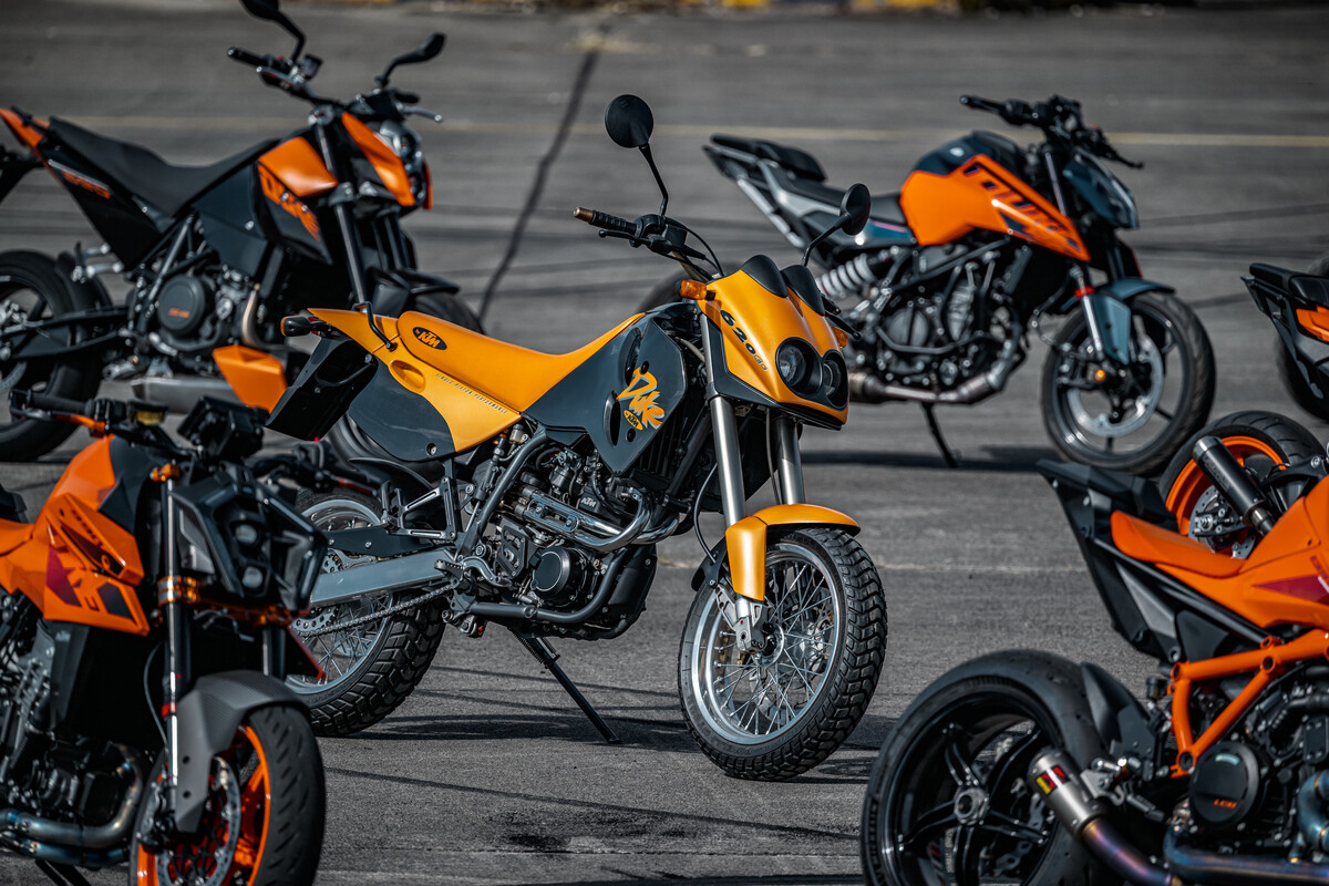 KTM 30 YEARS OF DUKE