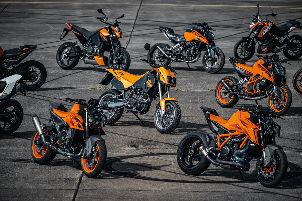 KTM 30 YEARS OF DUKE