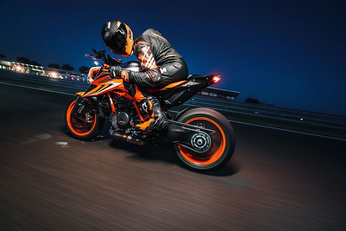 411684_MY22 KTM 1290 SUPER DUKE R - Cat B_EU_ Global (1)