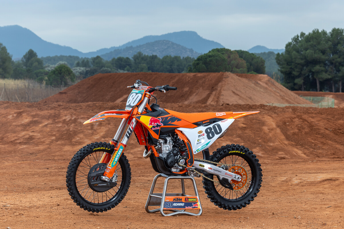 DIE KTM 250 SX-F ADAMO EDITION 2025 FEIERT EINEN CHAMPION - KTM PRESS ...