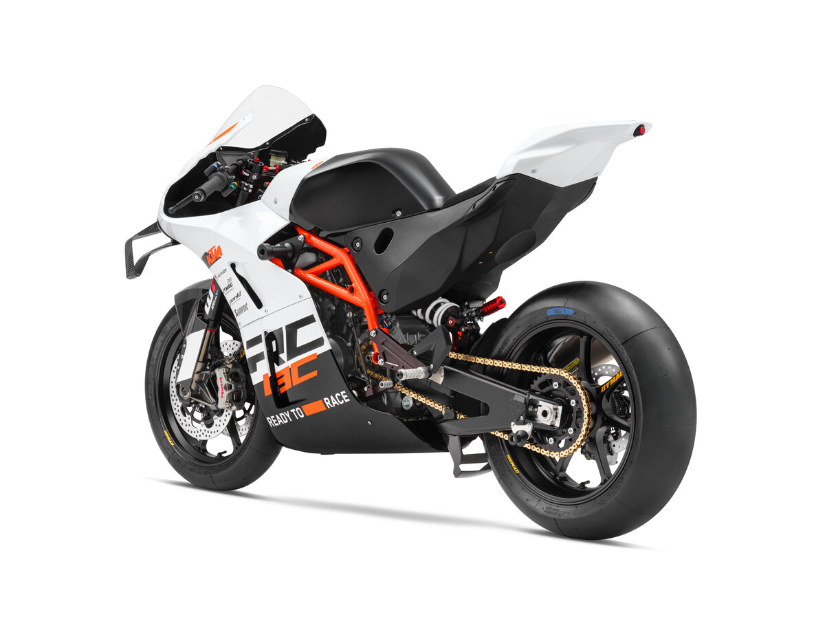2024 KTM RC 8C STUDIO 3