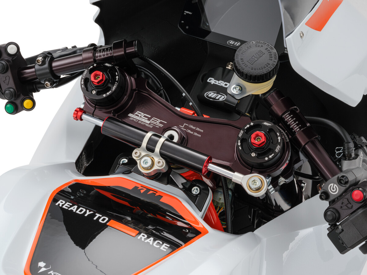 2024 KTM RC 8C DETAIL 1