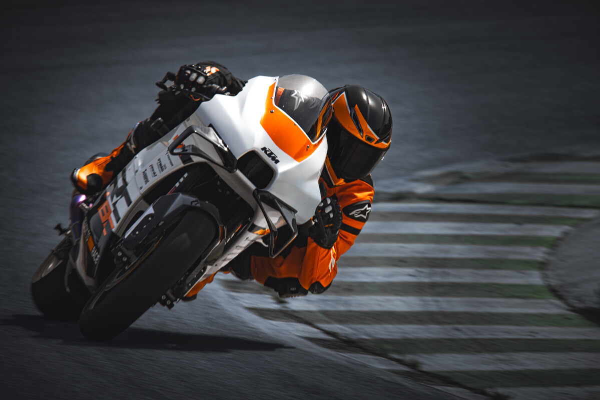 2024 KTM RC 8C ACTION 2