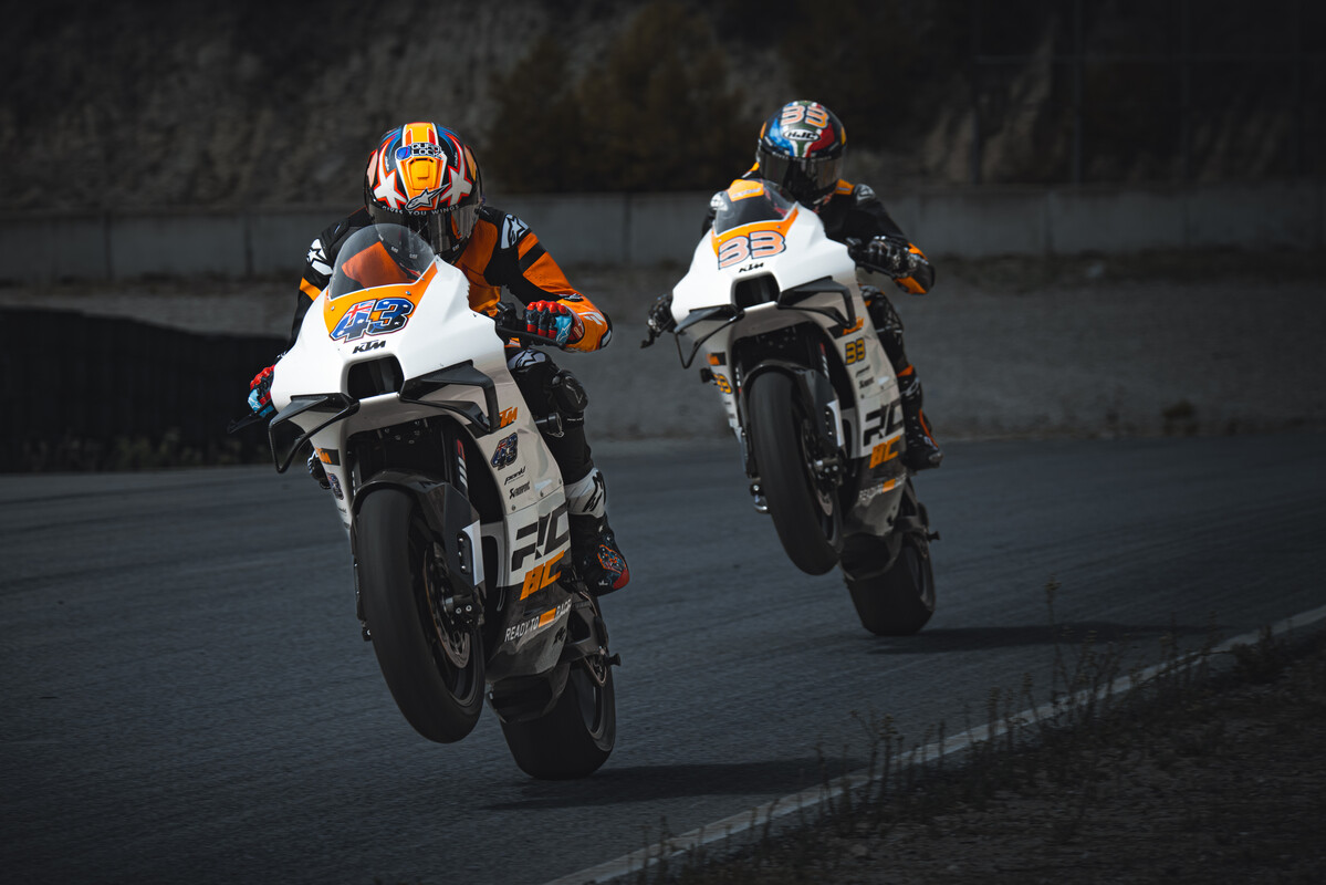 2024 KTM RC 8C ACTION 5