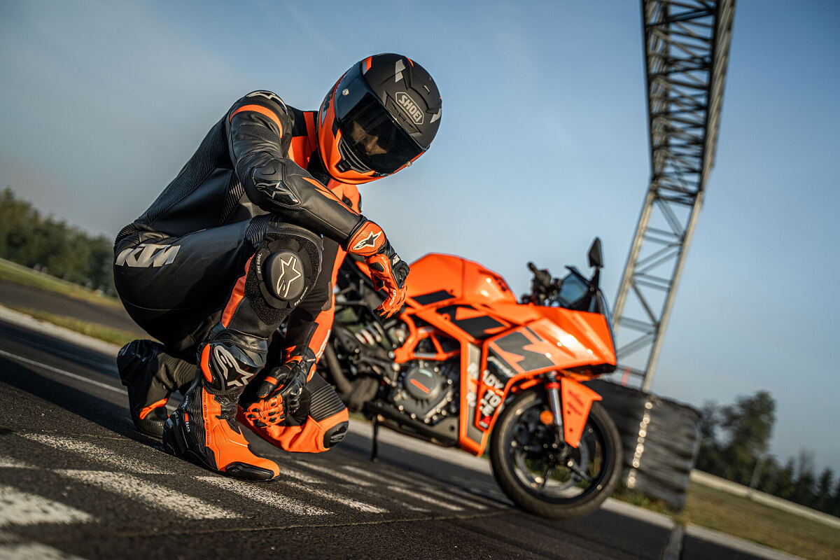 485548_MY23 KTM RC 390_Static_EU_ Global