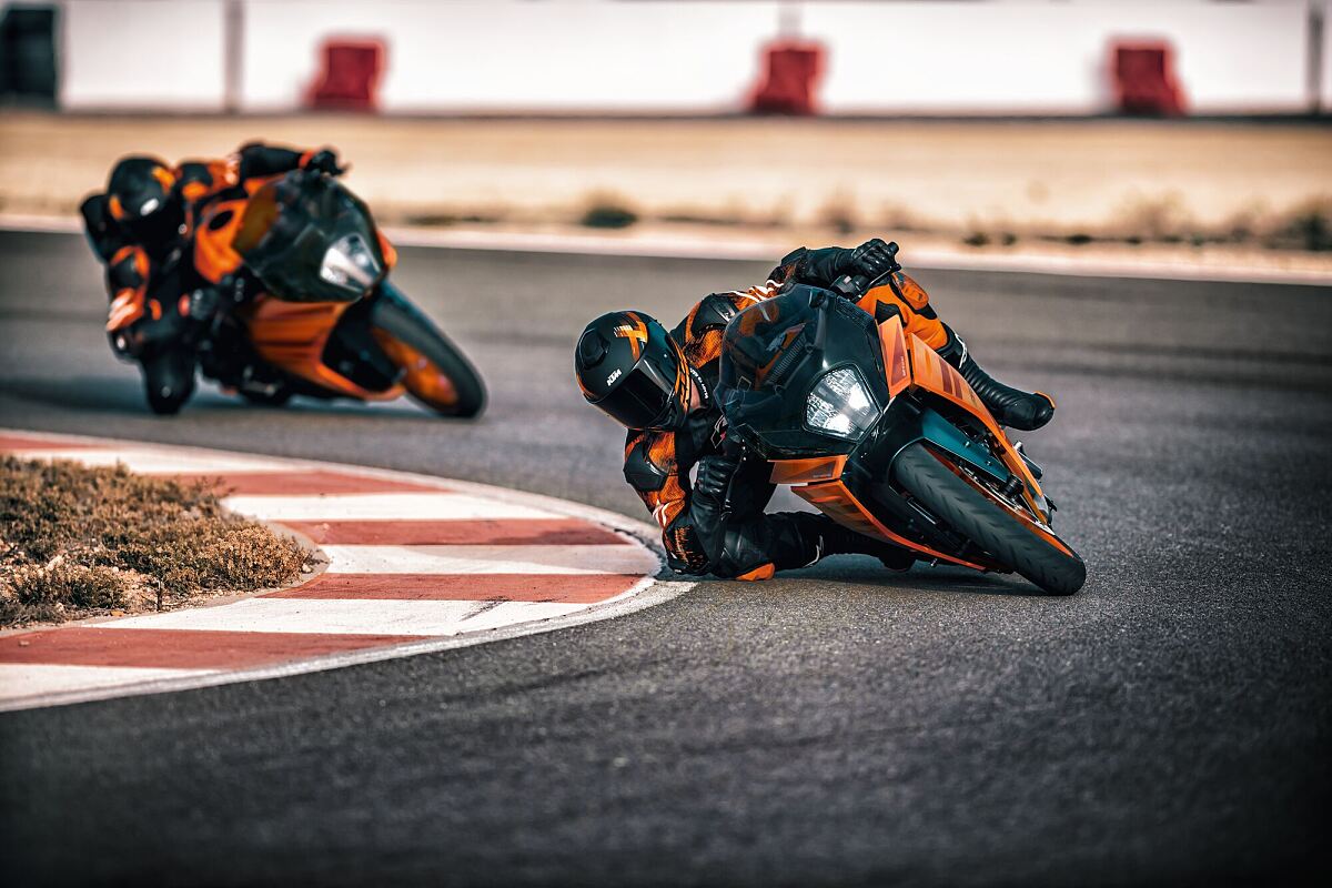 571606_MY24 KTM RC 390_ACTION_MY24_Action_MY24 KTM RC 390_ACTION