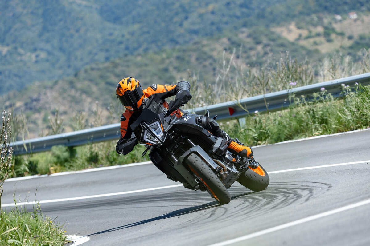 KTM 890 SMT（オプション装着車）