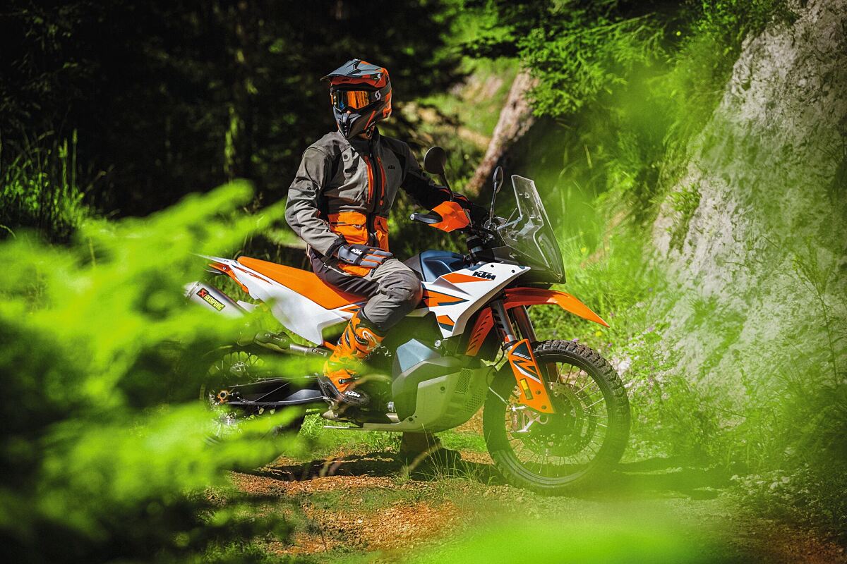 469503_MY23 KTM 890 ADVENTURE R - Action - CAT A_EU_ Global