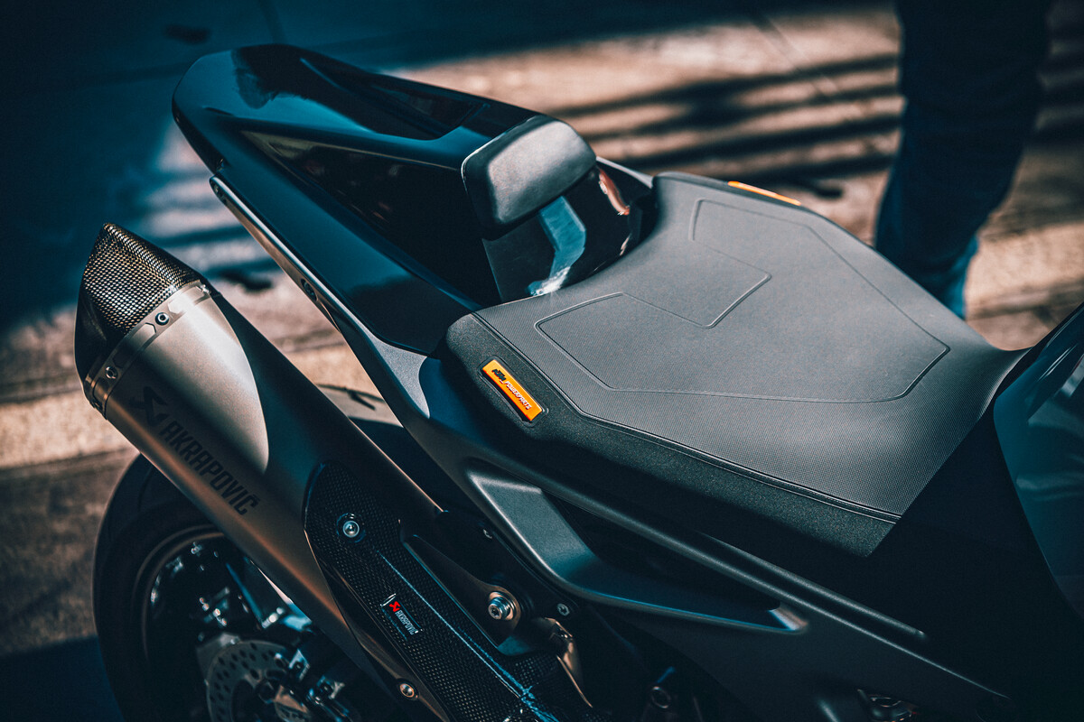 462198_MY23 KTM 790 DUKE_ Details _ Parts_ ERGO SEAT _Static_EU_ Global