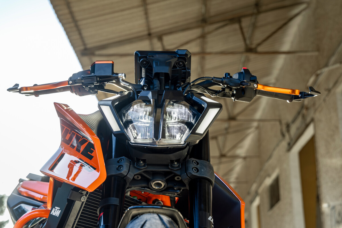574963_MY24 KTM 390 DUKE - Static_01_STATIC IMAGES