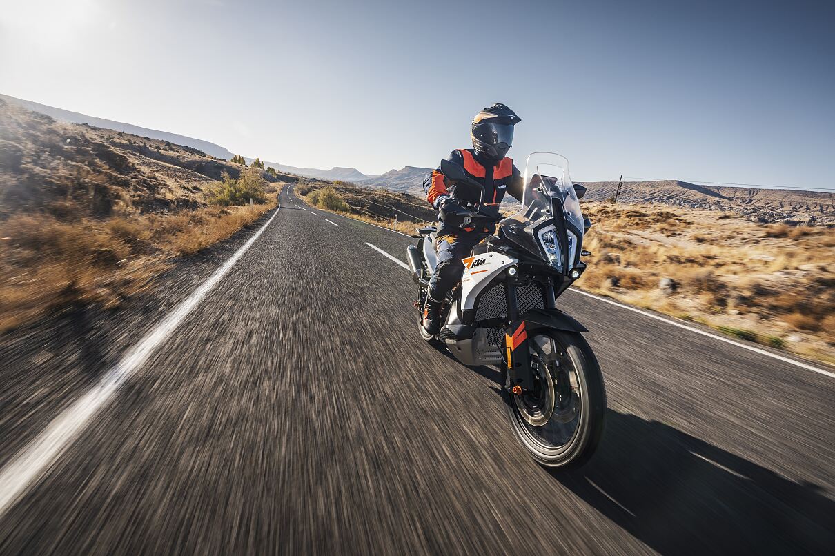 486927_MY23 KTM 790 ADVENTURE_ Action_EU_ Global