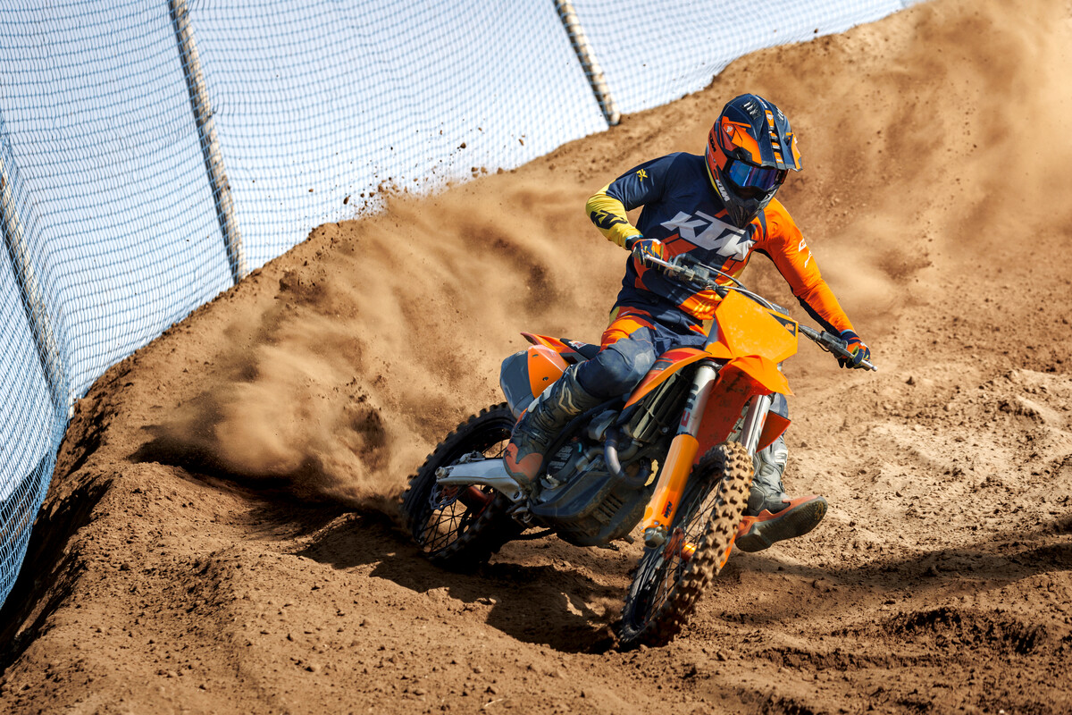 579876_MY25 KTM 350 SX-F - Action_01_ACTION