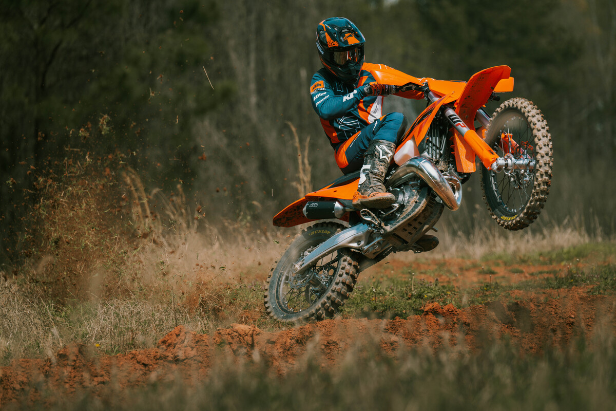 588973_MY25 KTM XC_ACTION_01_ACTION