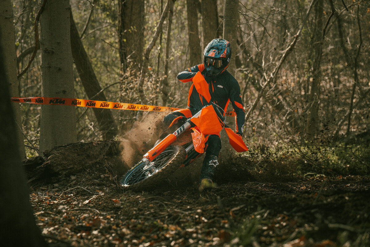 588981_MY25 KTM XC-F _ACTION_01_ACTION
