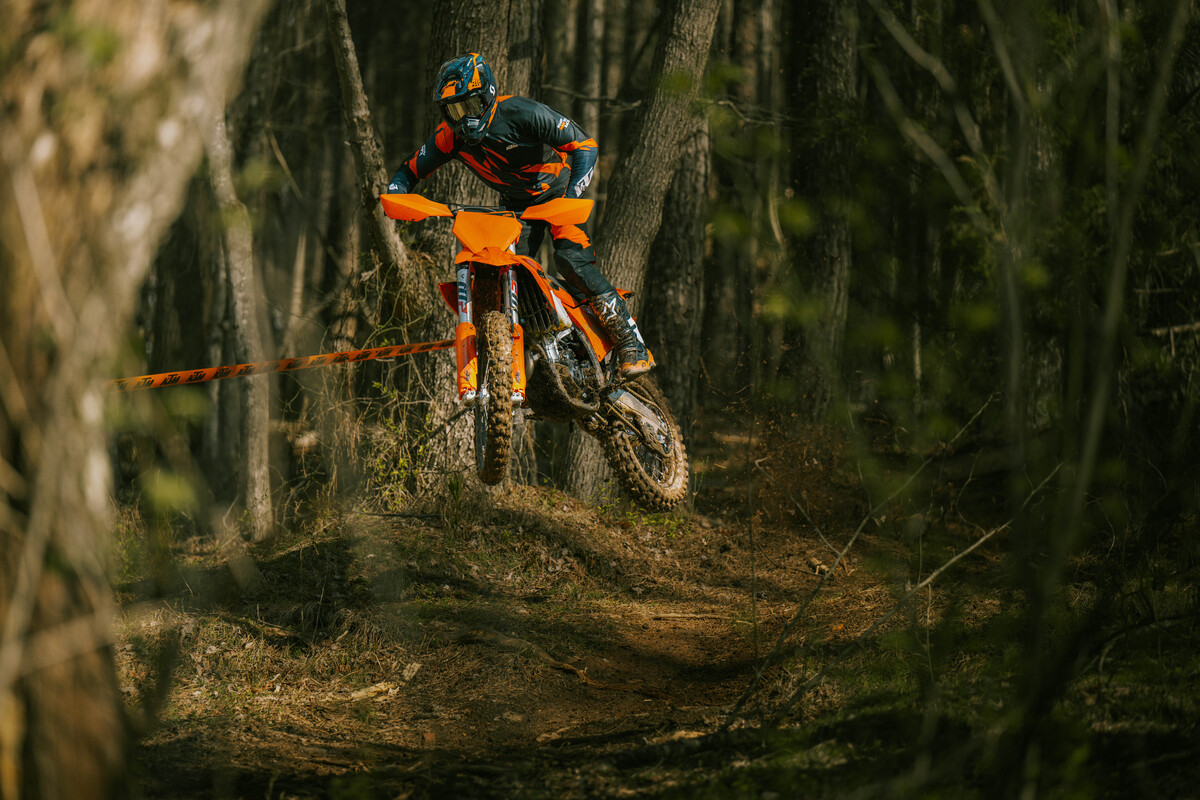 588984_MY25 KTM XC-F _ACTION_01_ACTION
