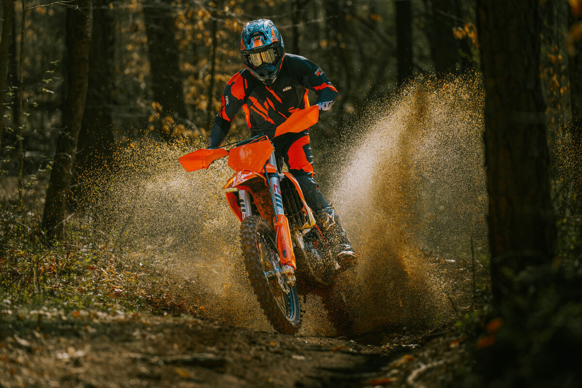 589008_MY25 KTM XC-F _ACTION_01_ACTION