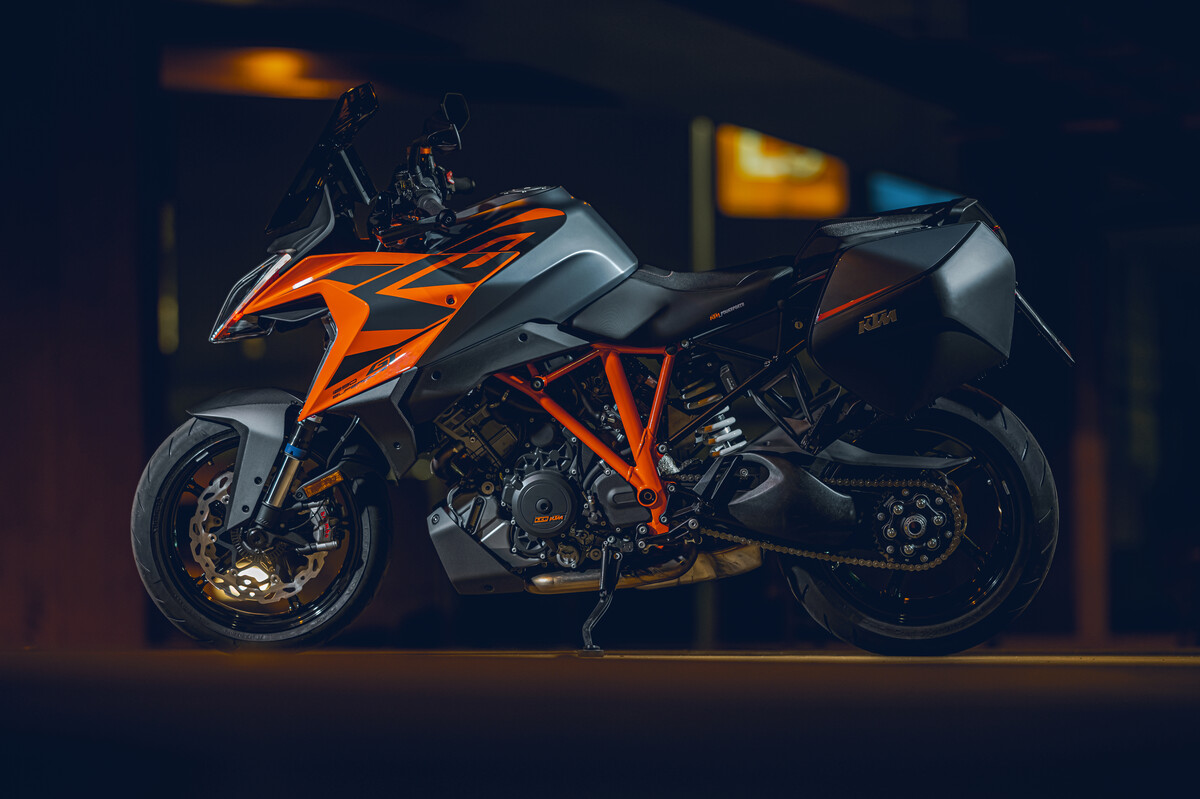 420158_MY22 KTM 1290 SUPER DUKE GT_ Static_03 Static Images_EU_ Global