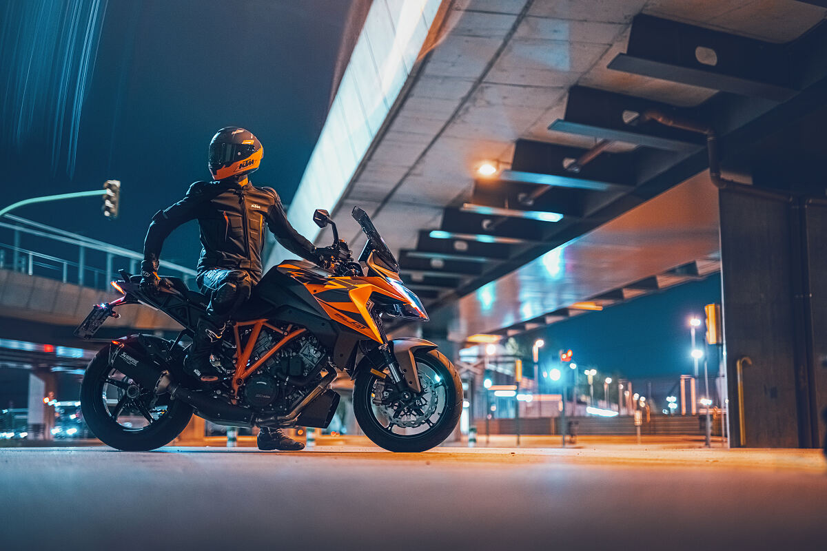 420178_MY22 KTM 1290 SUPER DUKE GT_ Static_EU_ Global