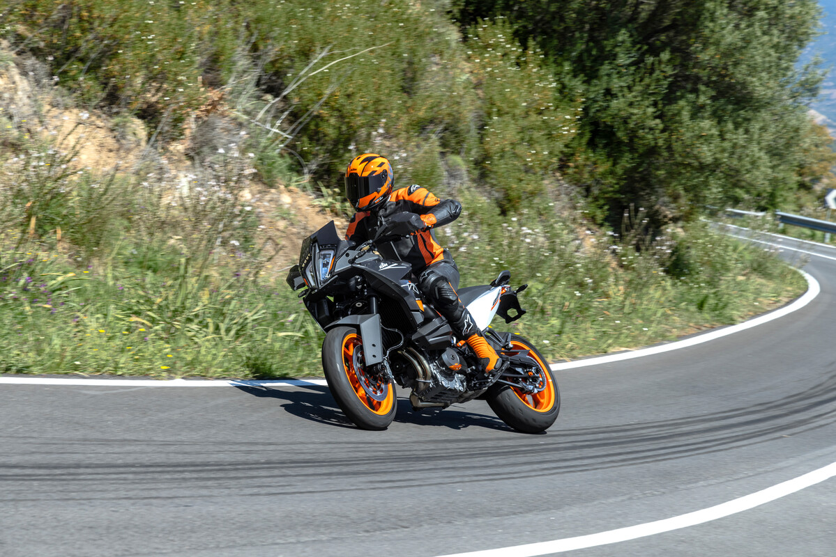 514888_KTM 890 SMT - ACTION IMAGES_KTM 890 SMT PRE - SHOOTING ACTION IMAGES