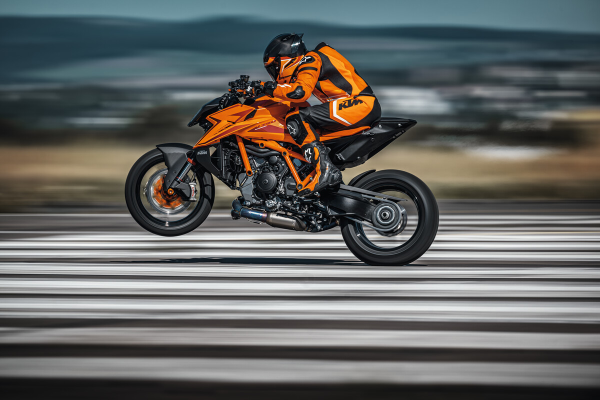 KTM 1390 SUPER DUKE R EVO（オプション装着車）