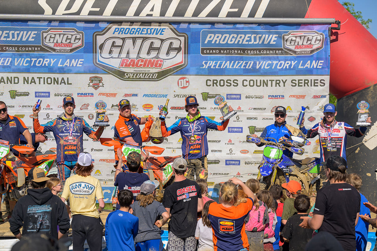 GRANT DAVIS AND GUS RIORDAN PODIUM