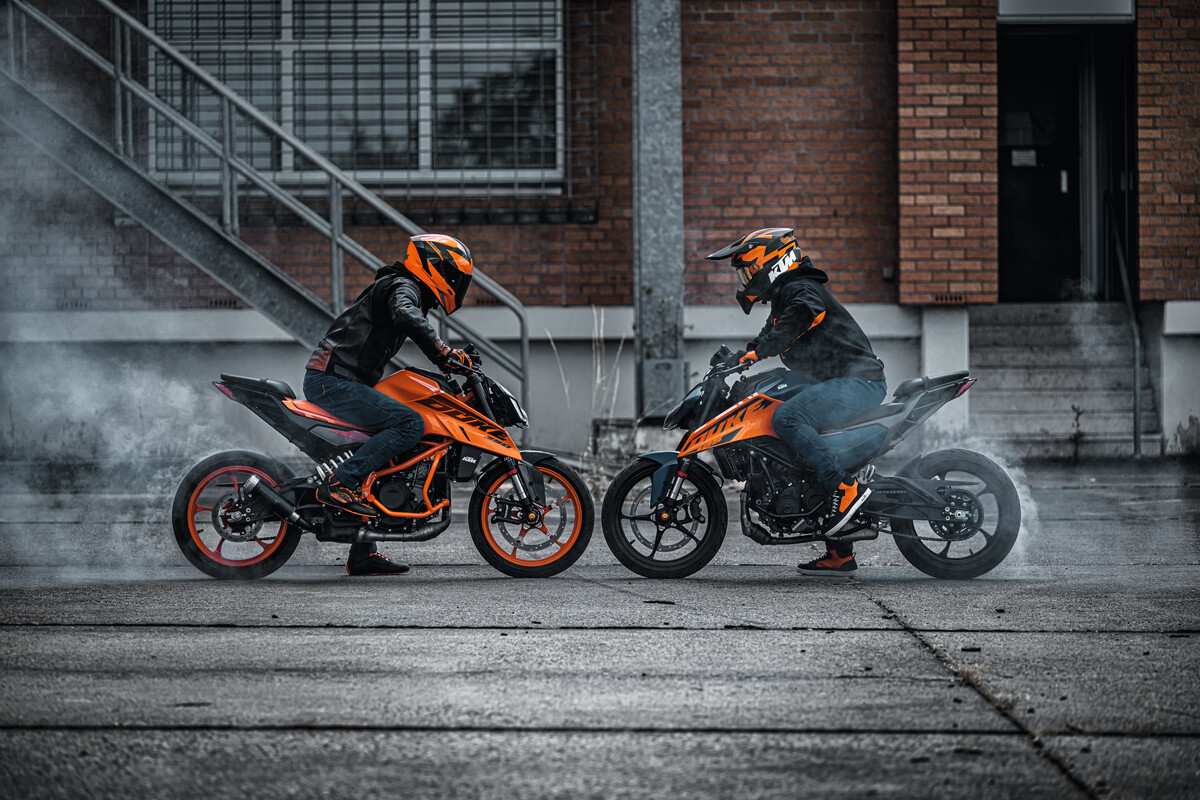 541719_MY24 KTM 125 DUKE _ KTM 390 DUKE_Action_01_ACTION_Action_01_ACTION_01_ACTION