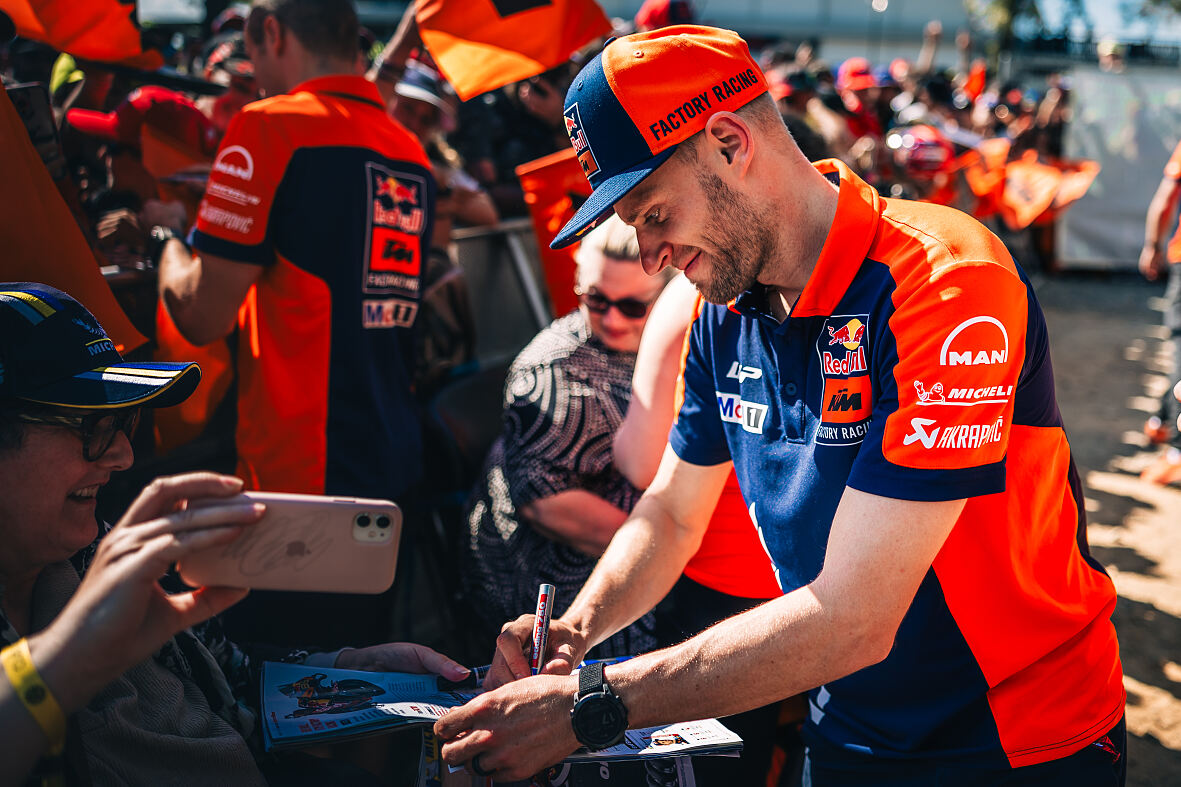 595338_Brad Binder_Red Bull KTM_MotoGP_RC16_Le Mans _FRA_11-05-2024-38_5th Rnd. MotoGP 2024 - Le Mans _FRA_
