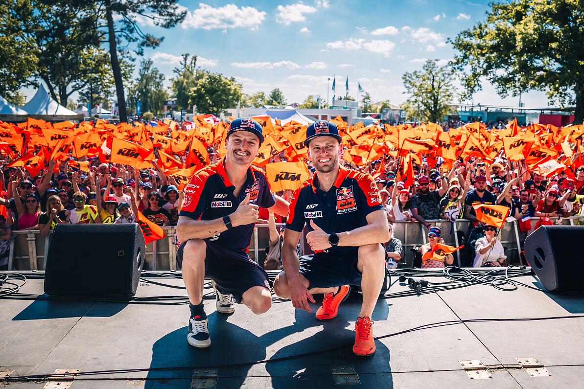 595340_Jack Miller_Brad Binder_Red Bull KTM_MotoGP_RC16_Le Mans _FRA_11-05-2024-34_5th Rnd. MotoGP 2024 - Le Mans _FRA_