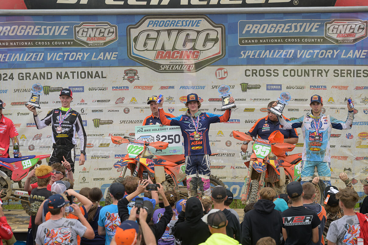 GRANT DAVIS AND GUS RIORDAN PODIUM