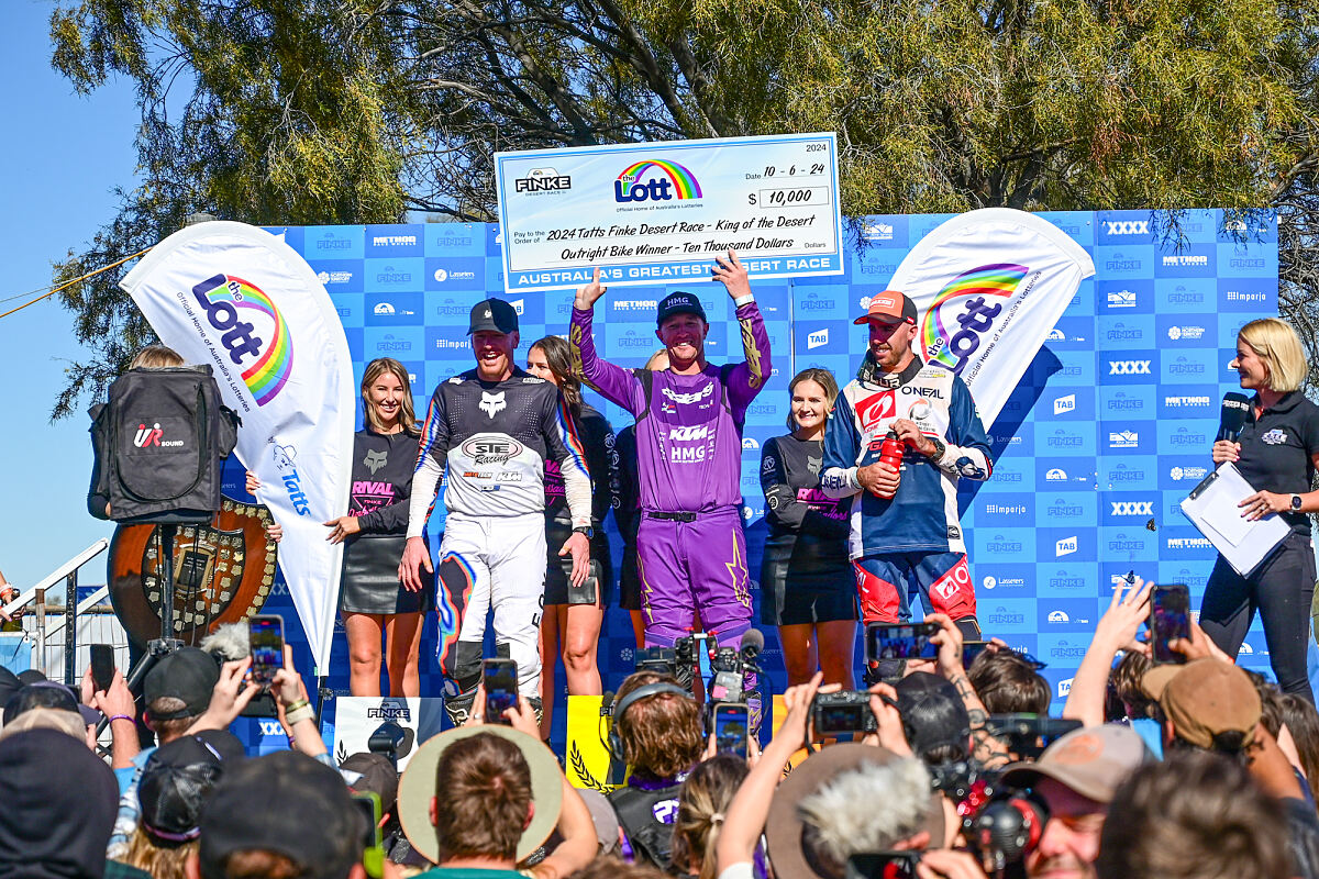 DAVID WALSH PODIUM 02