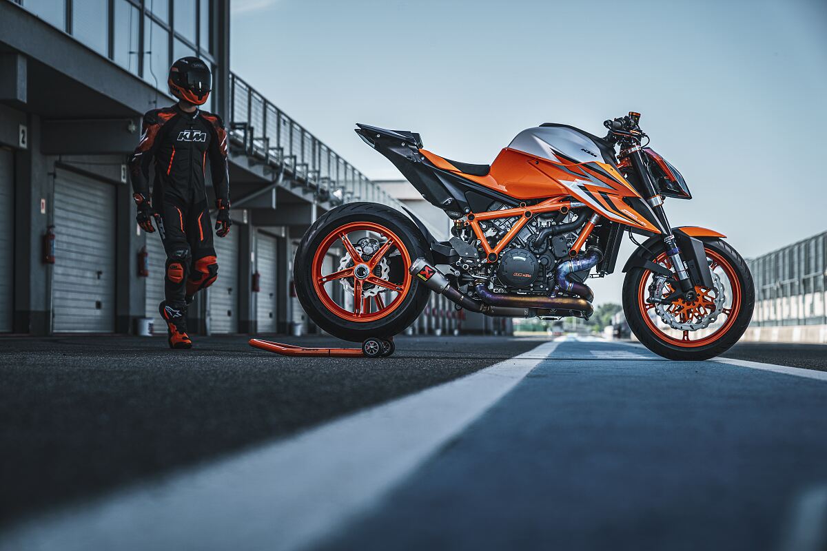 411595_MY22 KTM 1290 SUPER DUKE R - Cat B_EU_ Global