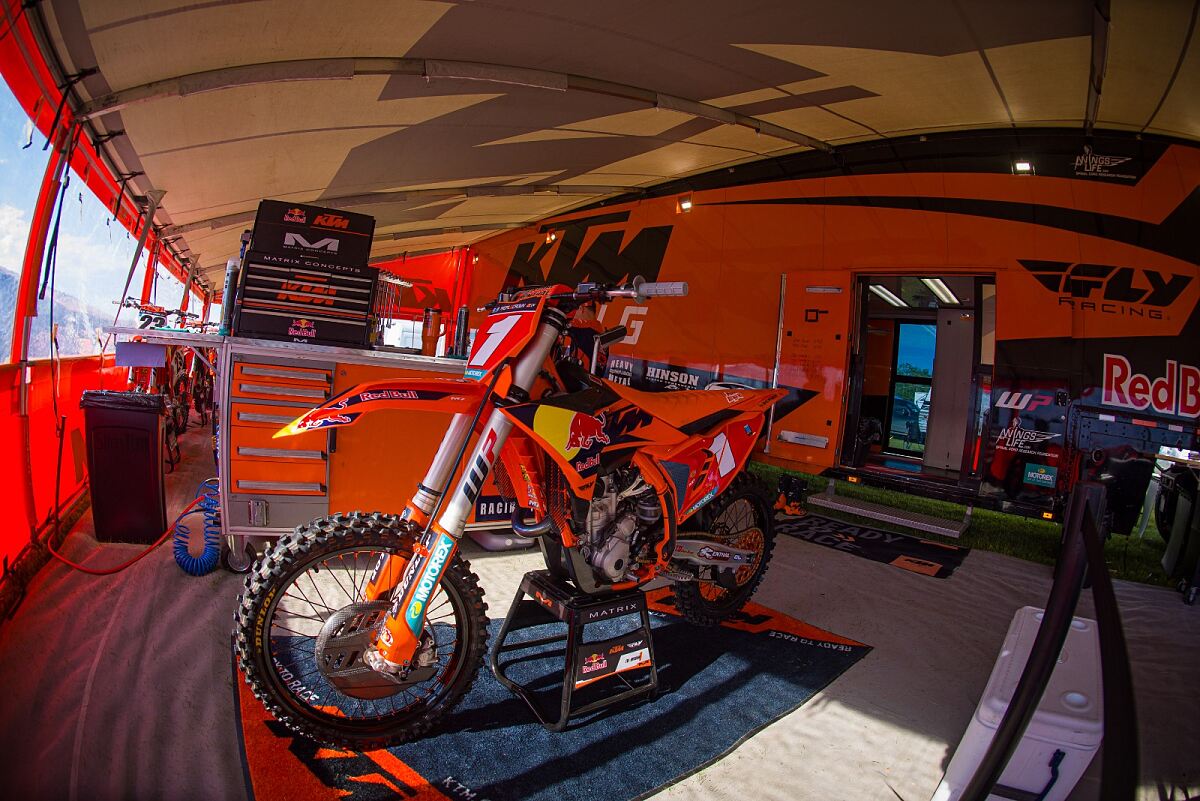 KTM CANADA RED BULL RACE TEAM
