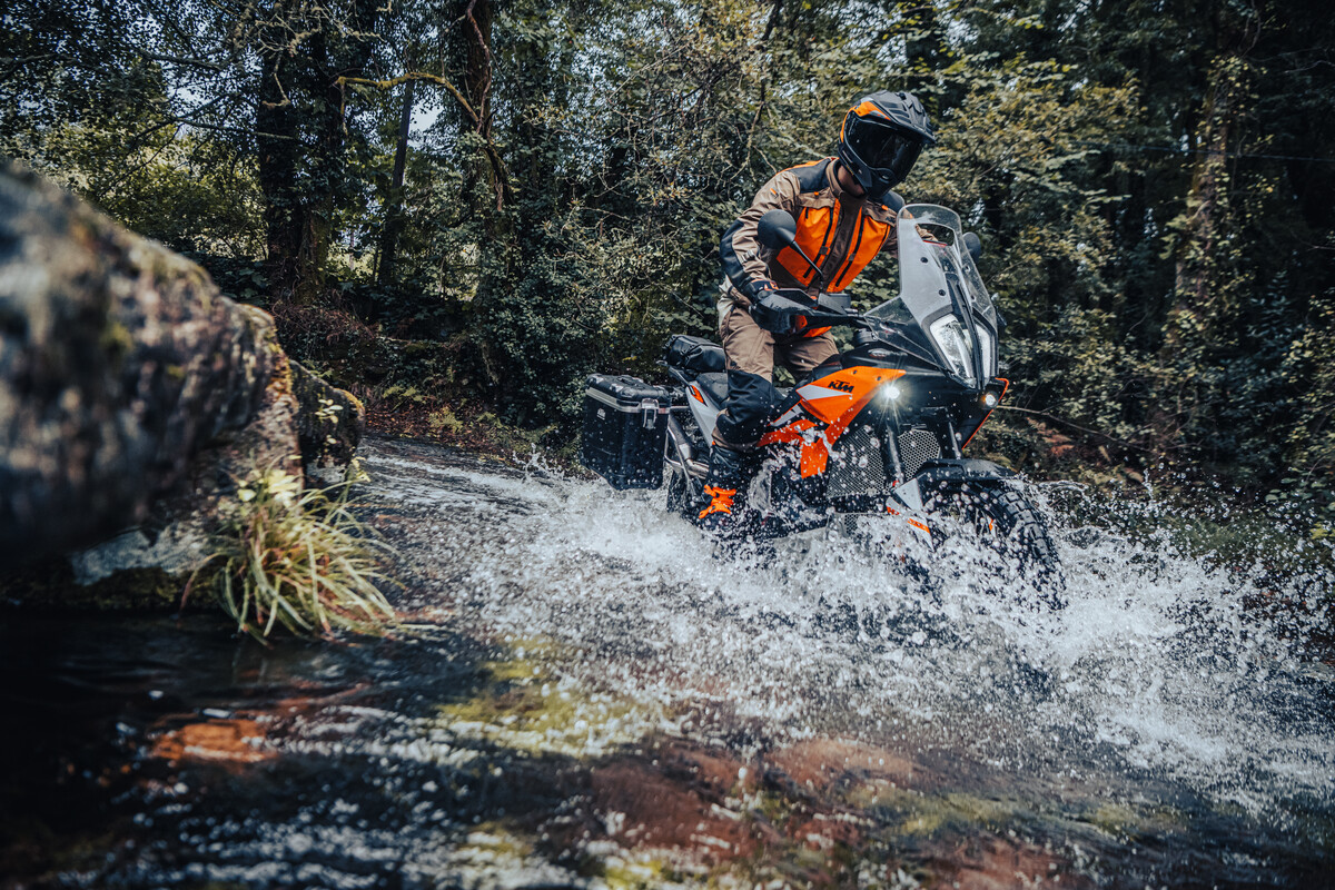 480752_MY23 KTM 890 ADVENTURE - Action - CAT A_EU_ Global