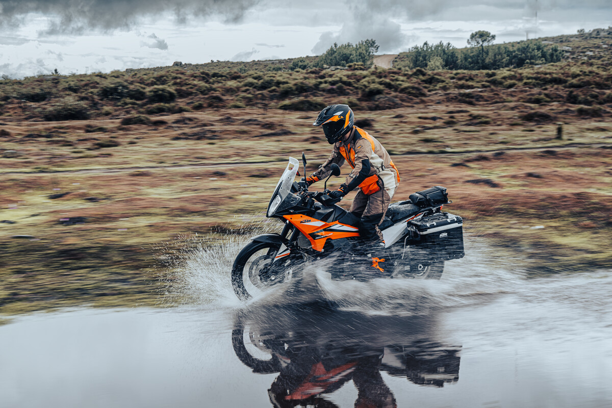 480761_MY23 KTM 890 ADVENTURE - Action - CAT A_EU_ Global