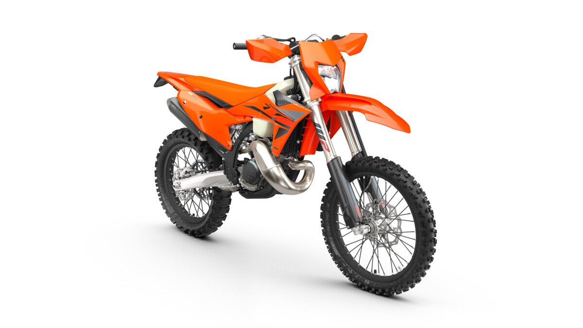 590651_MY25-KTM 150 XC-W_45-right_XC-W_USA
