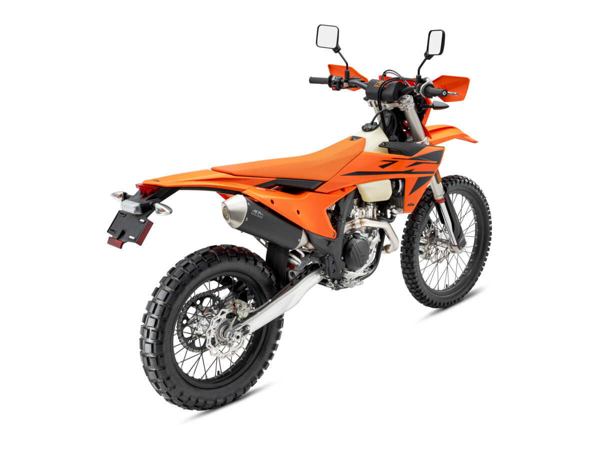 585735_MY25_KTM_500_EXC-F_45 Degree Rear Right_EXC_USA