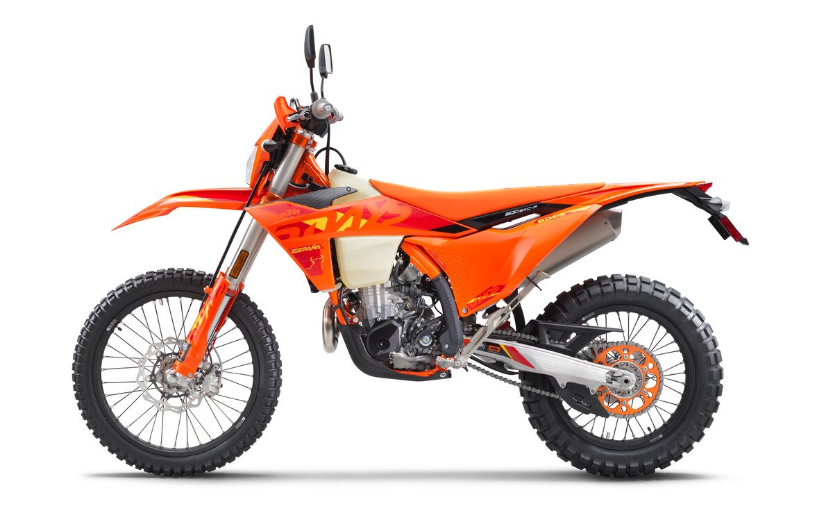 601985_MY25_KTM_500 EXC-F SIX DAYS 90de left_SIX DAYS